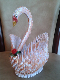 Another swan to see difference of colors